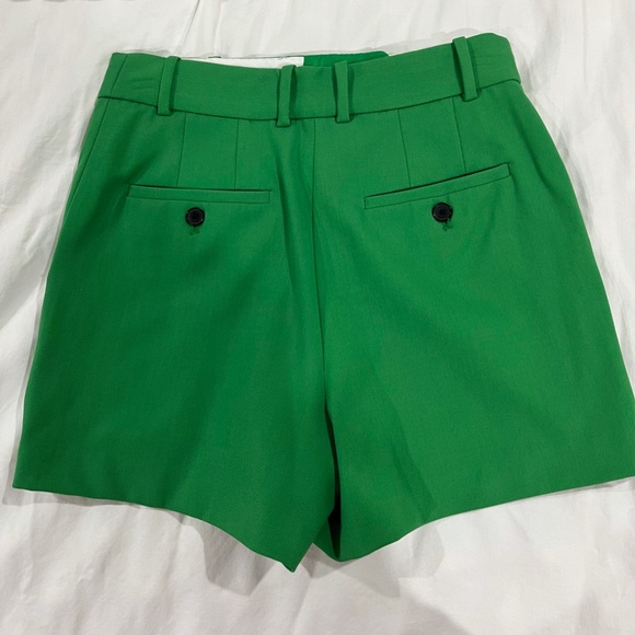 Aritizia Green Babaton Shorts - Size 4 - Picture 2 of 3